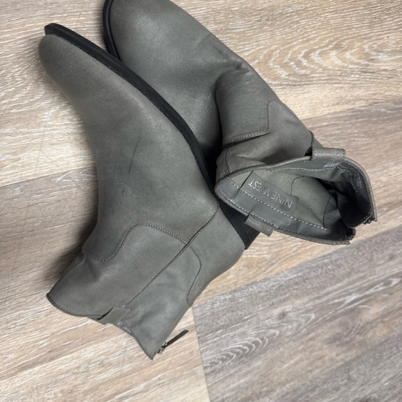 Nine West Solid Gray Size 8.5M Closed Toe Ankle Shaft Zip In Back - Picture 6 of 12